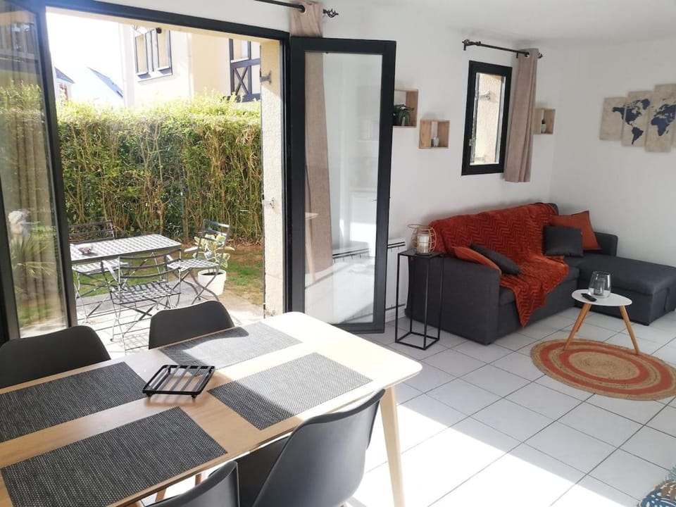 Appartement avec jardin à 50 m de la plage et 2 vélos inclus Apartment in Normandy