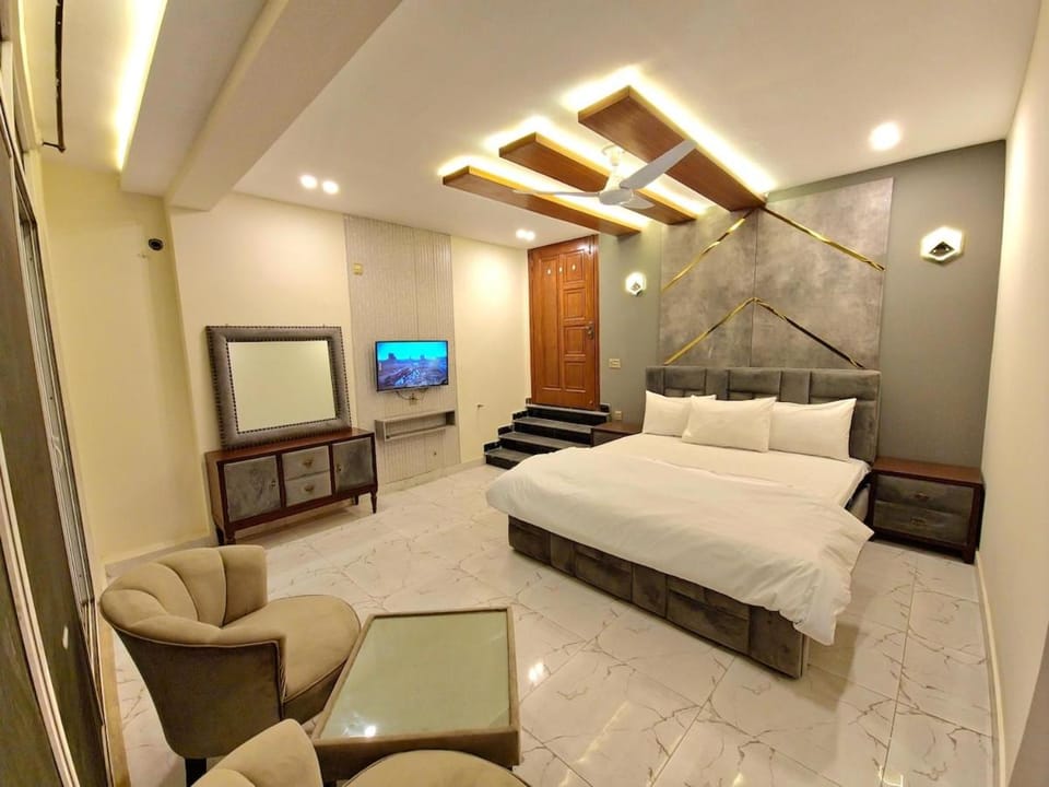 Spacious 5BHK entire luxury floor Apartment in Islamabad