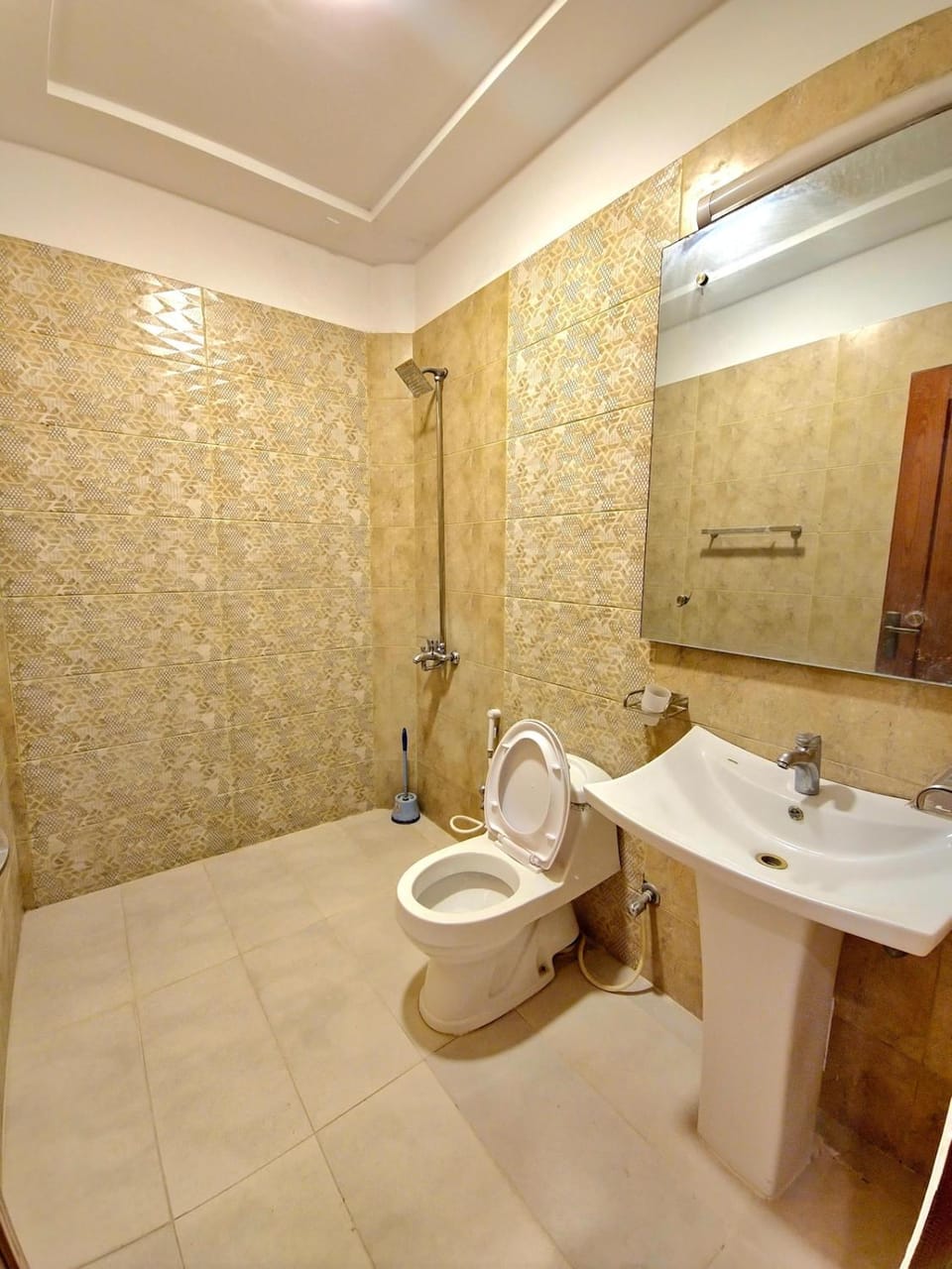 Spacious 5BHK entire luxury floor Apartment in Islamabad