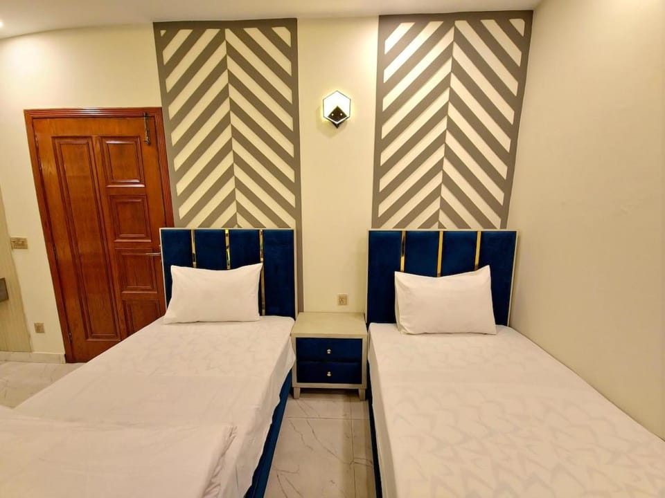 Spacious 5BHK entire luxury floor Apartment in Islamabad