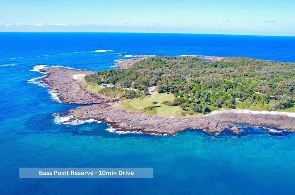 Shell Cove Holiday Home Ocean Views & Heated Pool House in Wollongong