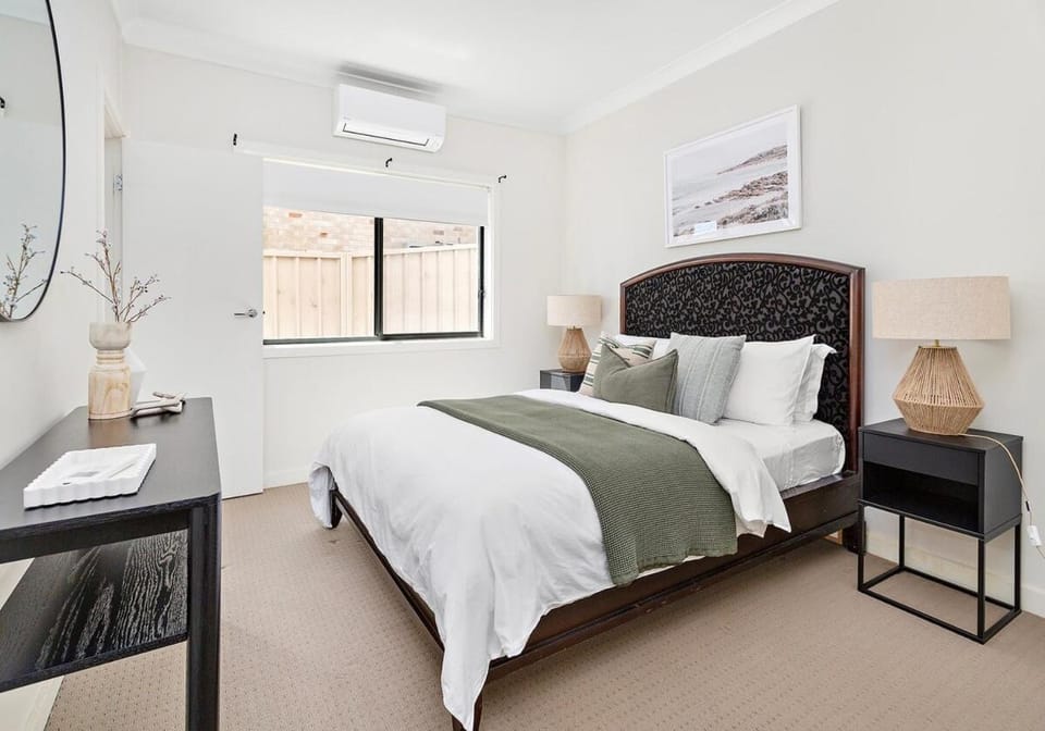 Shell Cove Holiday Home Ocean Views & Heated Pool House in Wollongong