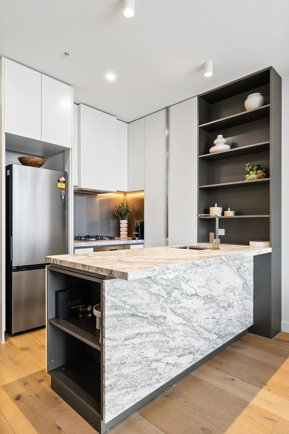 Designer 1BR Sofa Bed in Aspire Skyline Views Apartment in Melbourne