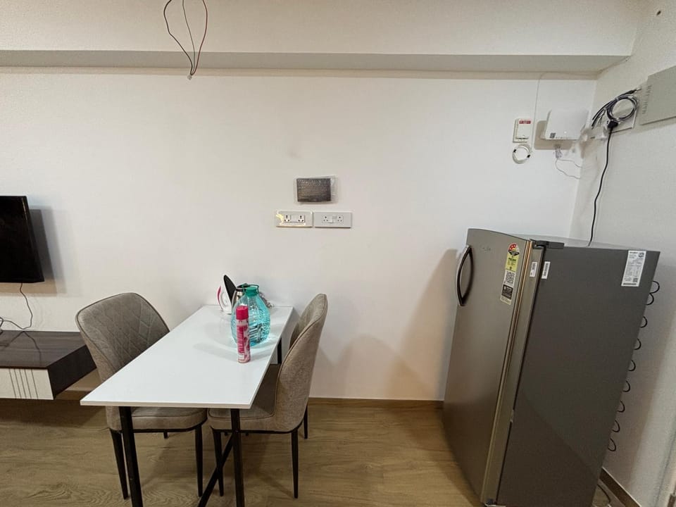Flat near airport, beautiful studio Bed and Breakfast in Pune