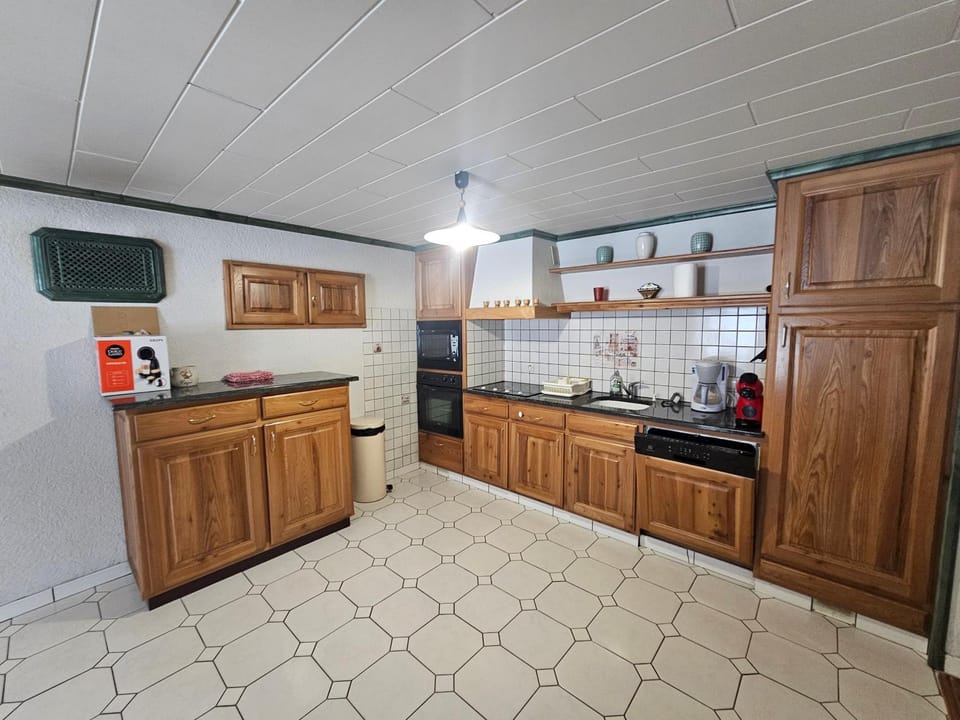 Coffee/tea facilities, Kitchen or kitchenette, dishwasher, oven, pet friendly, stove