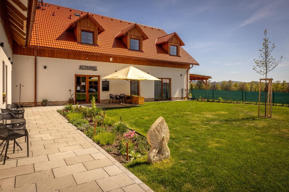 Property building, Restaurant/places to eat, Garden