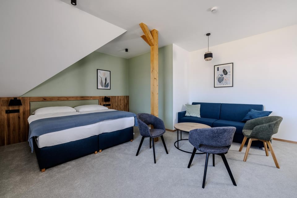 Bed, Seating area, Bedroom