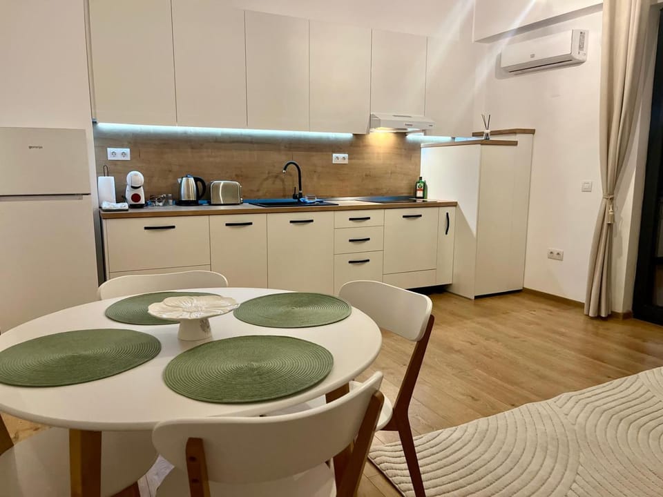 Living room, Seating area, Dining area, kitchen