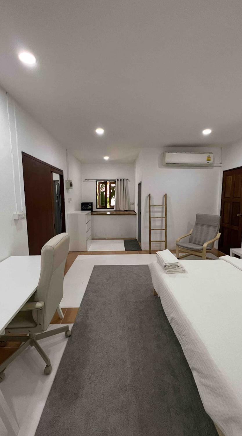 Bedroom, air conditioner