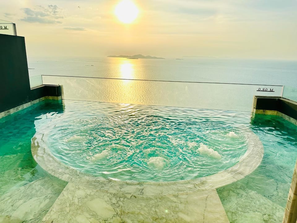 Ultra-Luxury Sea View Suite at AROM Pattaya Apartment in Pattaya City