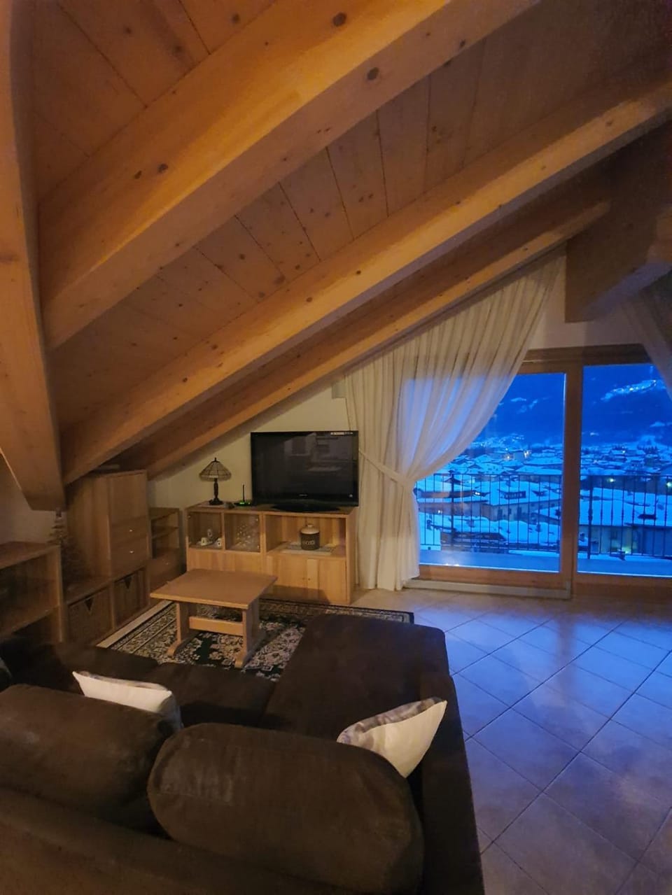 Communal lounge/ TV room, Lounge or bar, City view