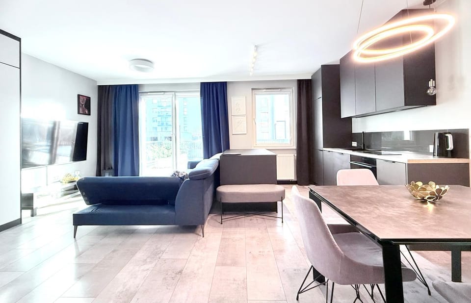 Communal lounge/ TV room, Kitchen or kitchenette, Living room