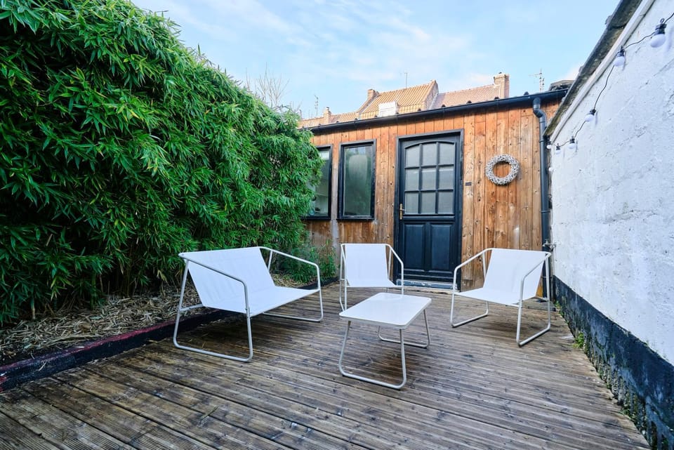 Patio, Day, Garden, Garden view