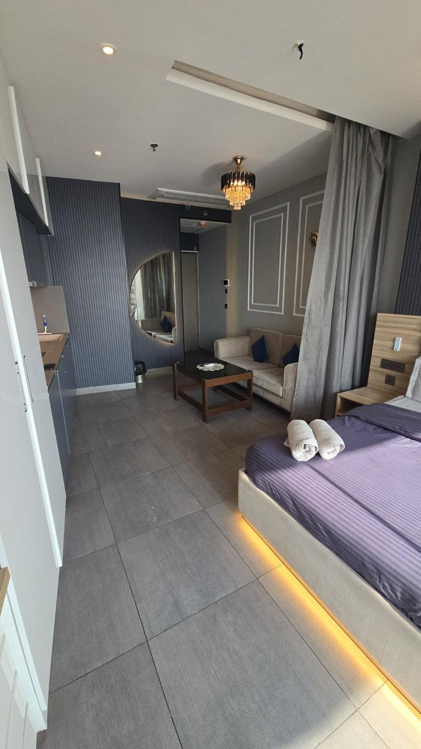Lake Side Drift by Luxury loft 37th floor Apartment in Noida