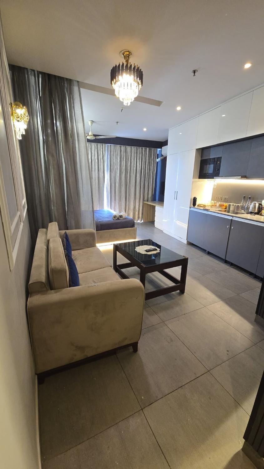 Lake Side Drift by Luxury loft 37th floor Apartment in Noida