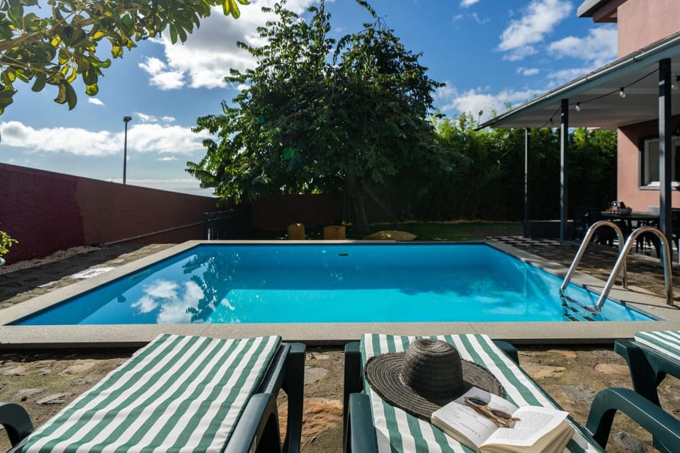 Patio, Day, Swimming pool, sunbed