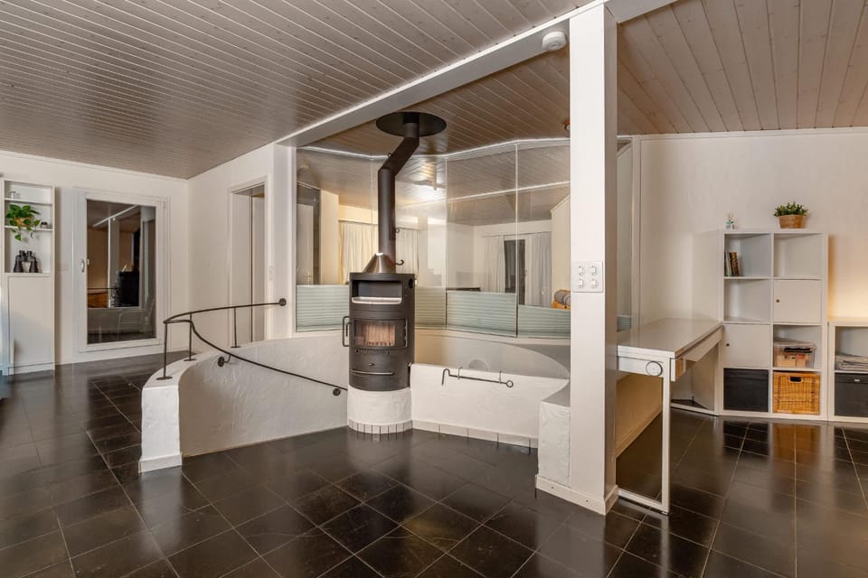 Lake & Mountain View Apartment near Faulensee Balcony BBQ & Free Parking Villa in Canton of Bern (Region)