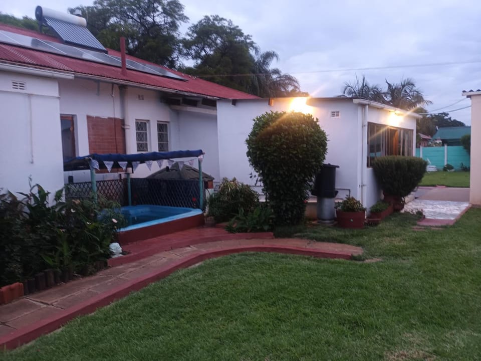 Crocodile Rock Lodge Nature lodge in Zimbabwe