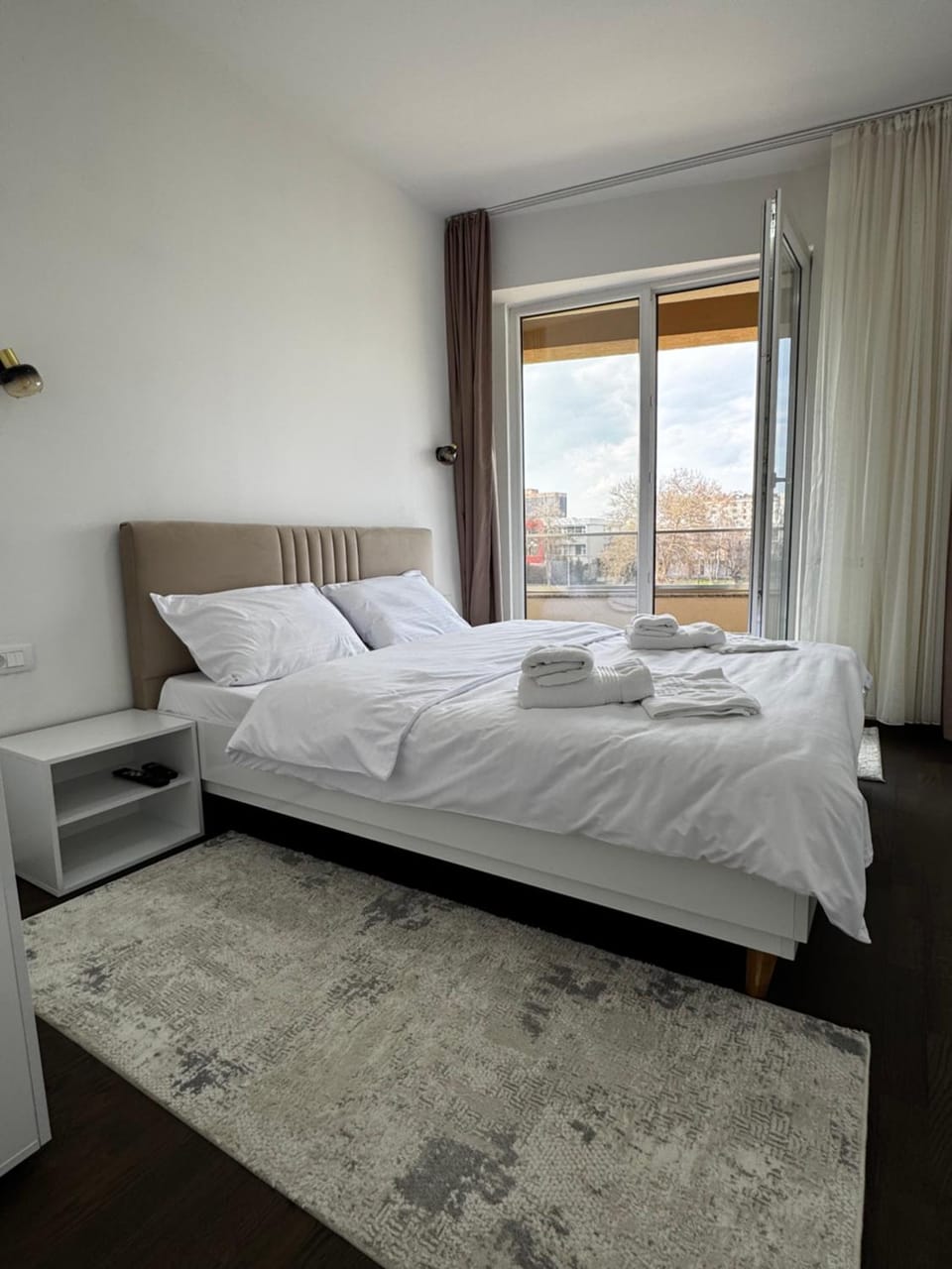 Soft Center Apartment - River View - Free parking Apartment in Skopje