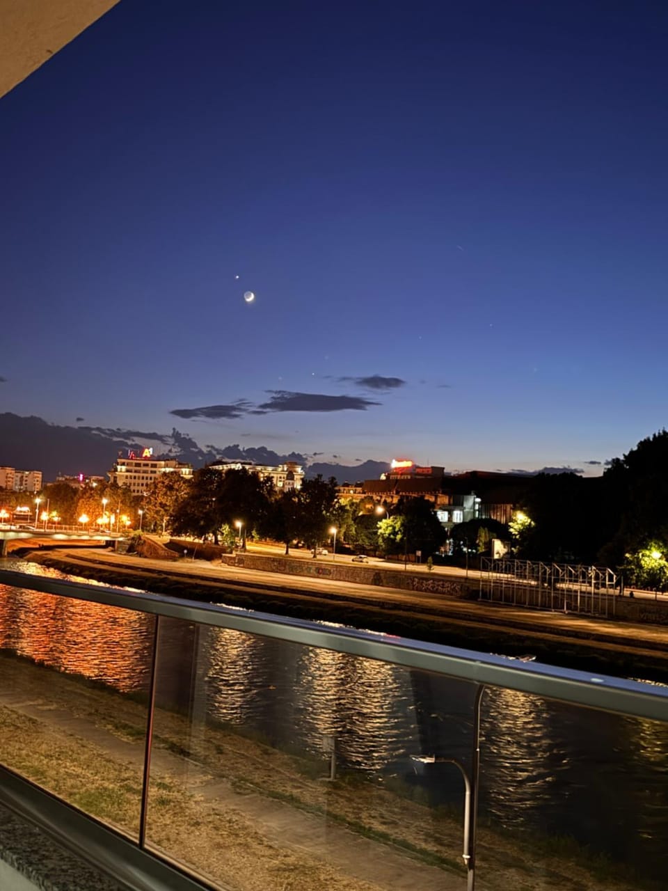 Soft Center Apartment - River View - Free parking Apartment in Skopje