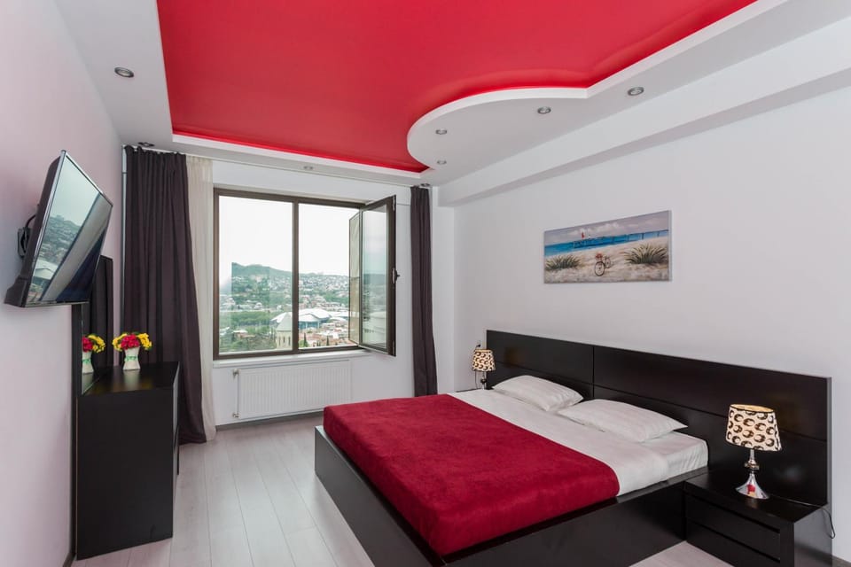 Bed, TV and multimedia, Photo of the whole room, Bedroom, towels