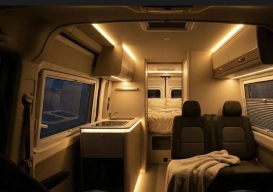 Bed, Living room, Photo of the whole room, Seating area, Bedroom
