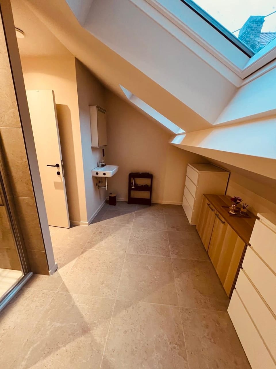 Christina's 1 bed- Third floor 5 MIN FROM BEACH Apartment in Ostend