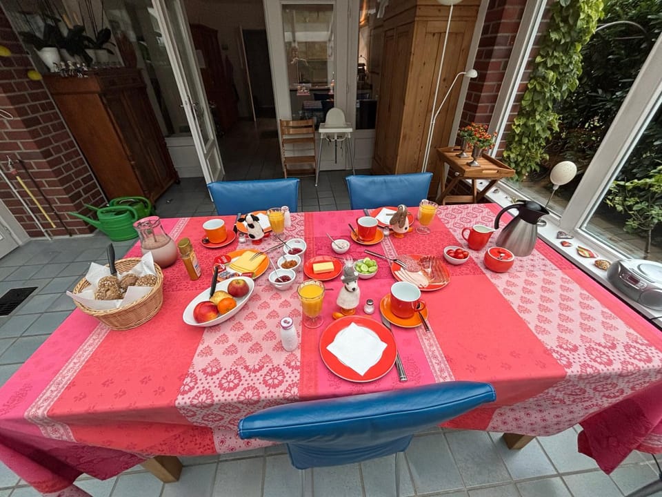 Dining area, Breakfast