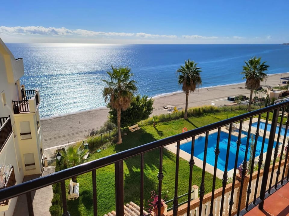 Elegant Sea View Apartment Near Beach & Train Apartment in Costa del Sol