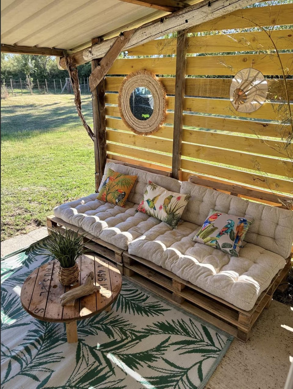 Le Pré Bohem Spa en Camargue et déconnexion Campground/ 
RV Resort in Arles