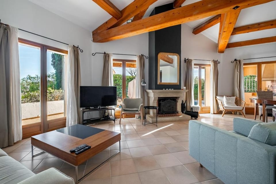 Communal lounge/ TV room, TV and multimedia, Living room