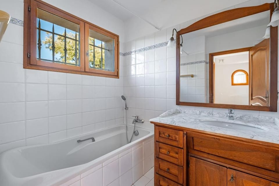 Bathroom, Bath