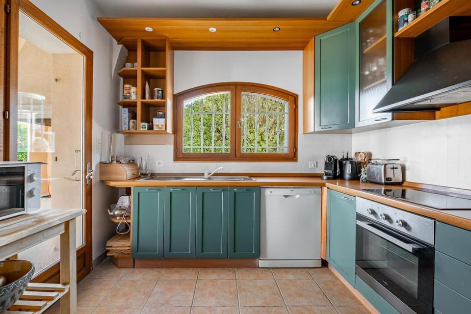 Kitchen or kitchenette, stove
