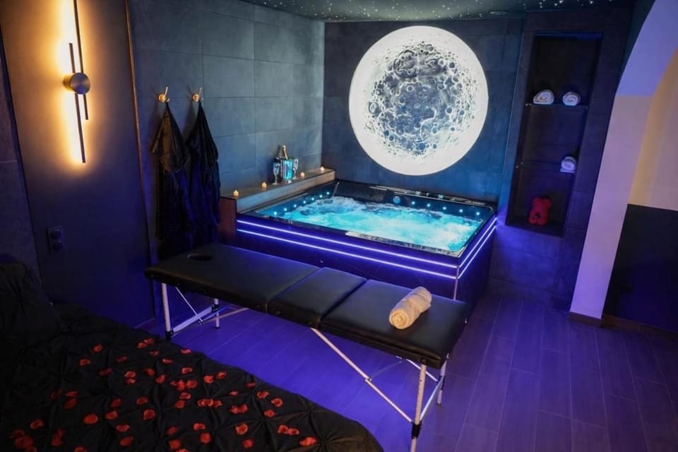 Seluna Love-room Apartment in Occitanie
