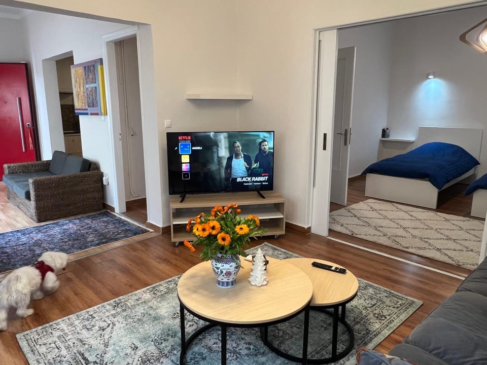 Communal lounge/ TV room, Living room, Seating area