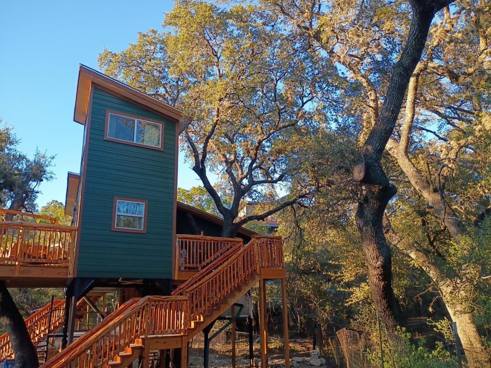 Hill Country Hi View Landing Villa in Lakehills