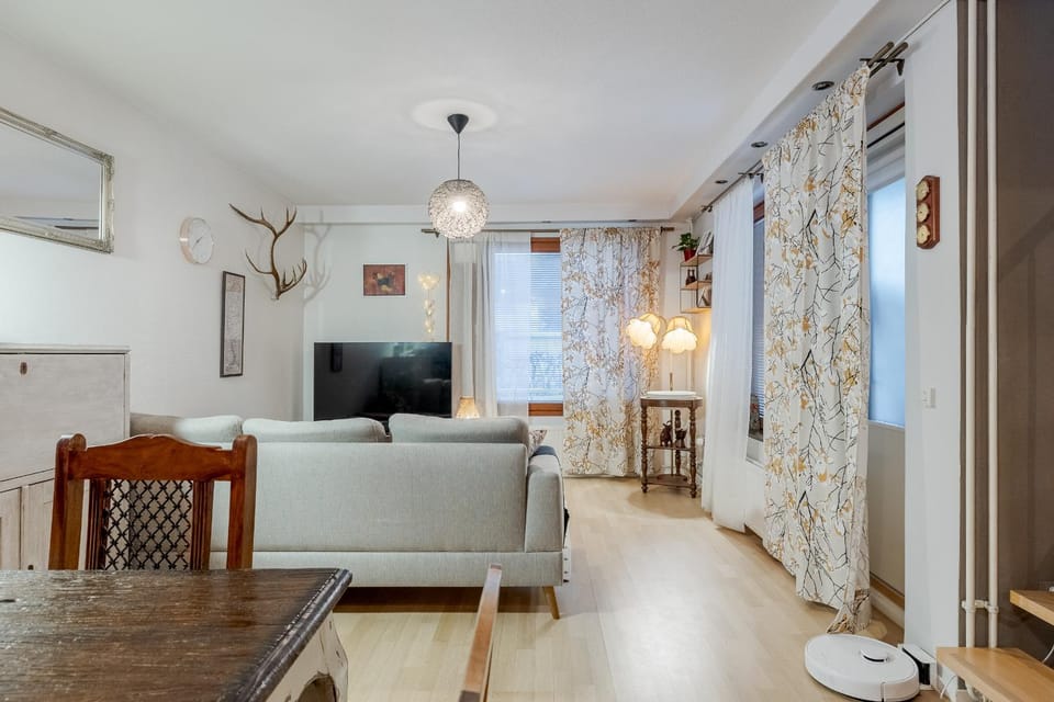 TV and multimedia, Living room, Photo of the whole room, Dining area