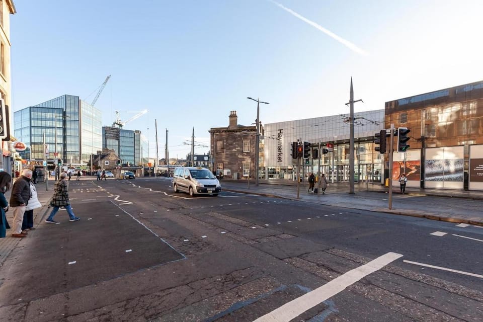 Victorian Apartment - city centre - free car space Apartment in Edinburgh