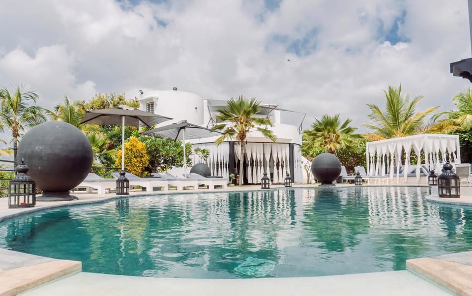 Property building, Day, Garden, Garden view, Pool view, Swimming pool, sunbed