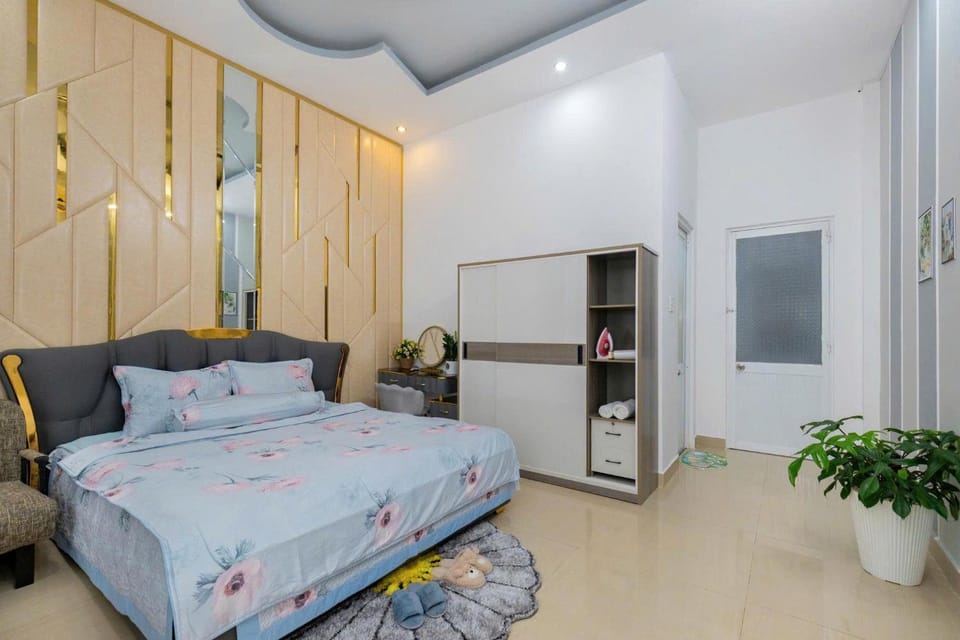 Bed, TV and multimedia, Kitchen or kitchenette, Living room, Photo of the whole room, Seating area, Bedroom, wardrobe, air conditioner