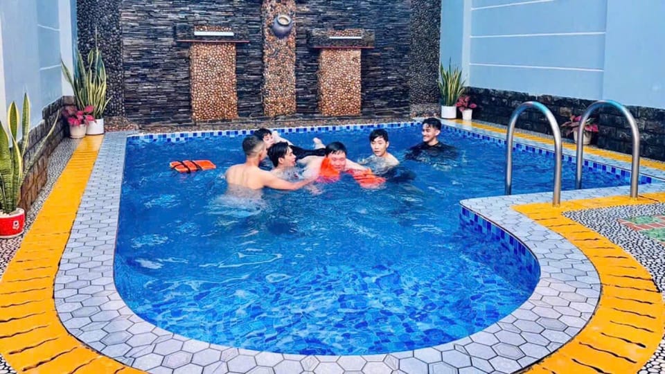 Day, People, Pool view, Swimming pool, Swimming pool, children, group of guests
