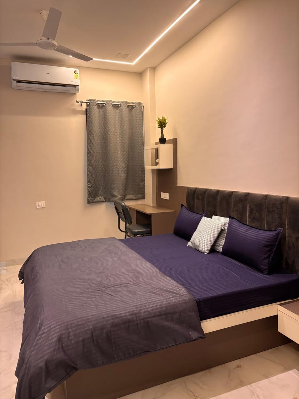 Bed, Photo of the whole room, Bedroom