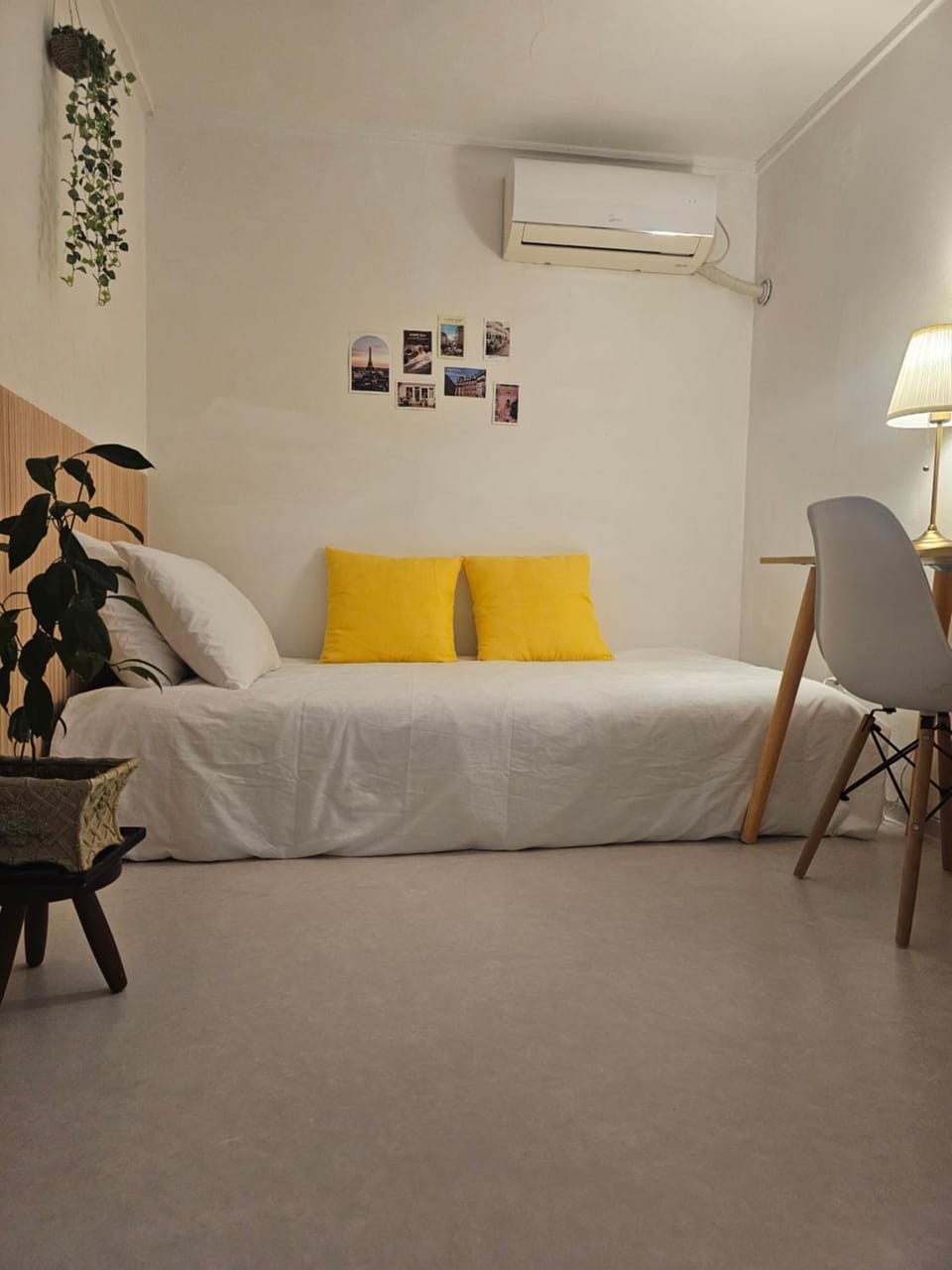 Bed, Bedroom, air conditioner