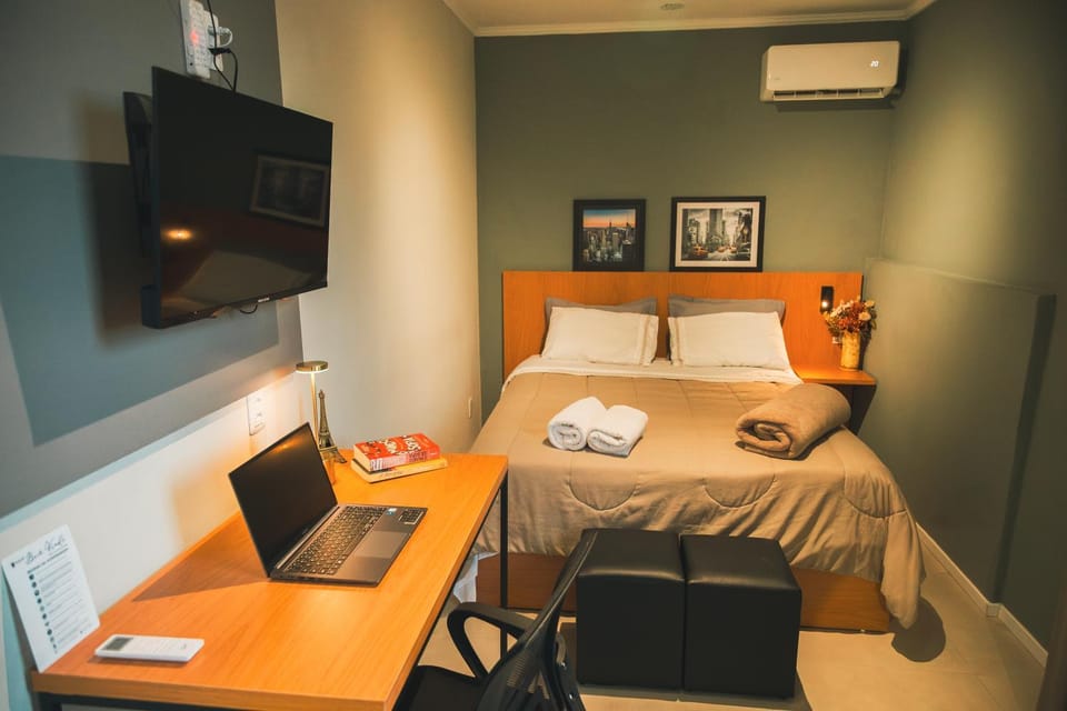 Bed, Photo of the whole room, Bedroom, air conditioner