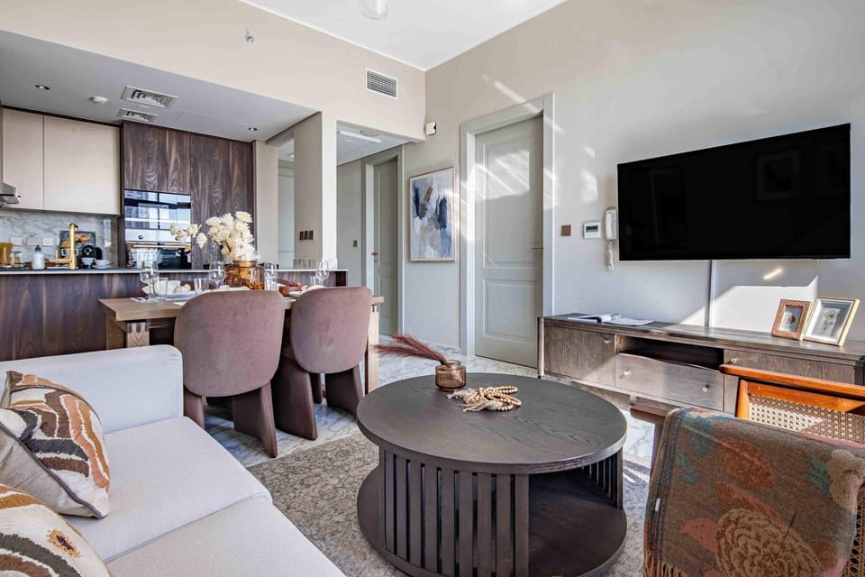 TV and multimedia, Living room, Seating area, Dining area