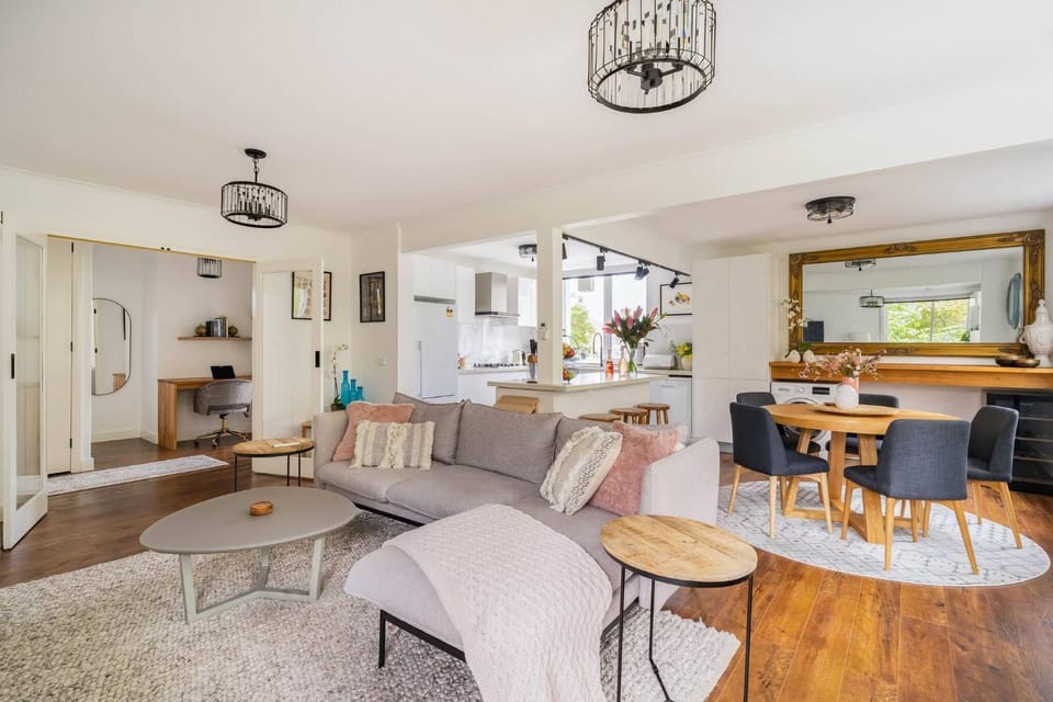 Living room, Dining area