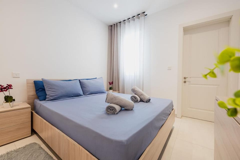 Stylish Sea-View Penthouse in the Heart of Sliema Apartment in Sliema