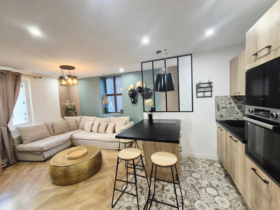Kitchen or kitchenette, Seating area