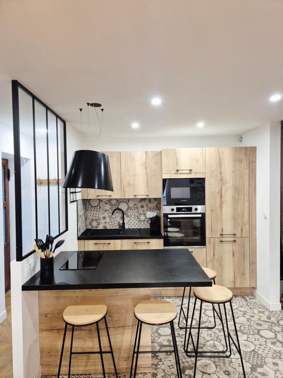 Kitchen or kitchenette, Dining area, stove