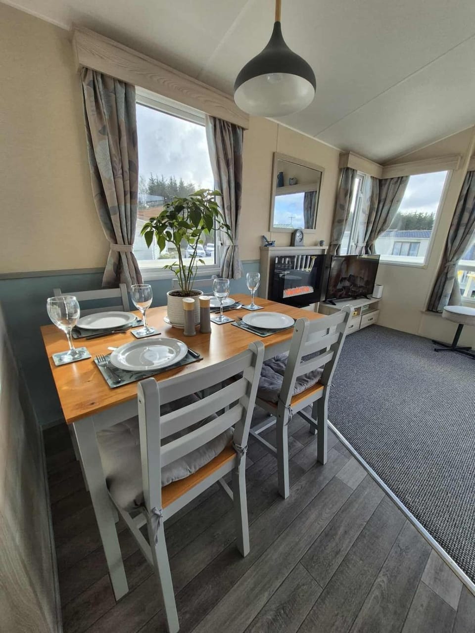 Seating area, Dining area